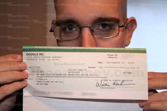 Jeremy Schoemaker avec son chèque Adsense